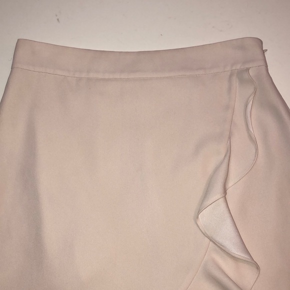 Club Monaco Ruffle Mini Skirt in Pink Cream, size 6 - Picture 3 of 12